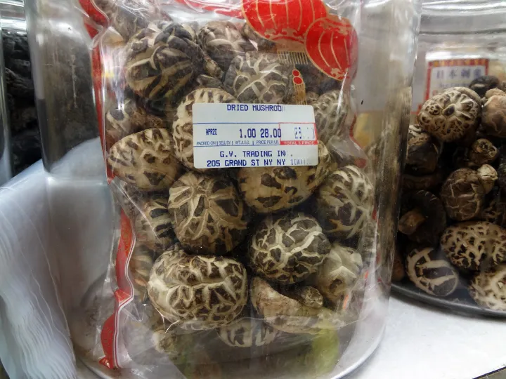dry shiitake mushroom