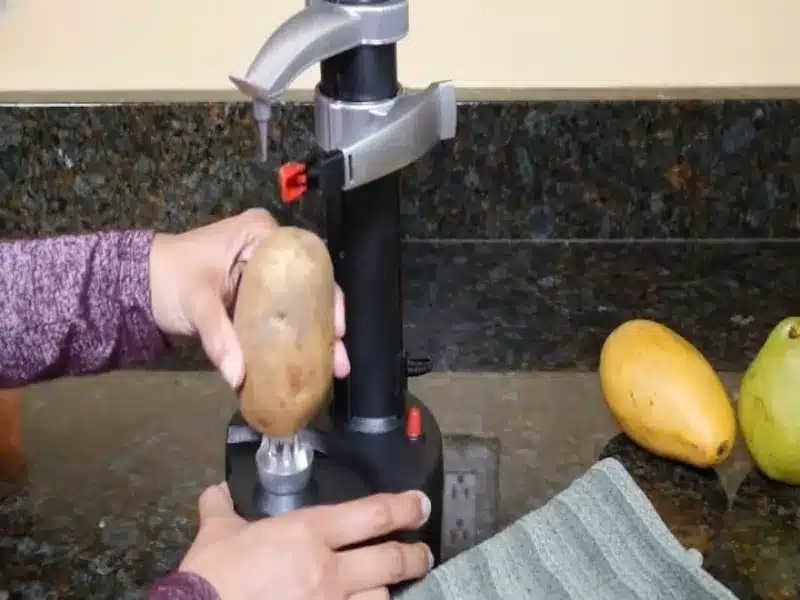 peeling potatoes machine
