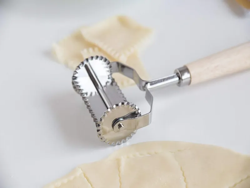 ravioli wheel cutter